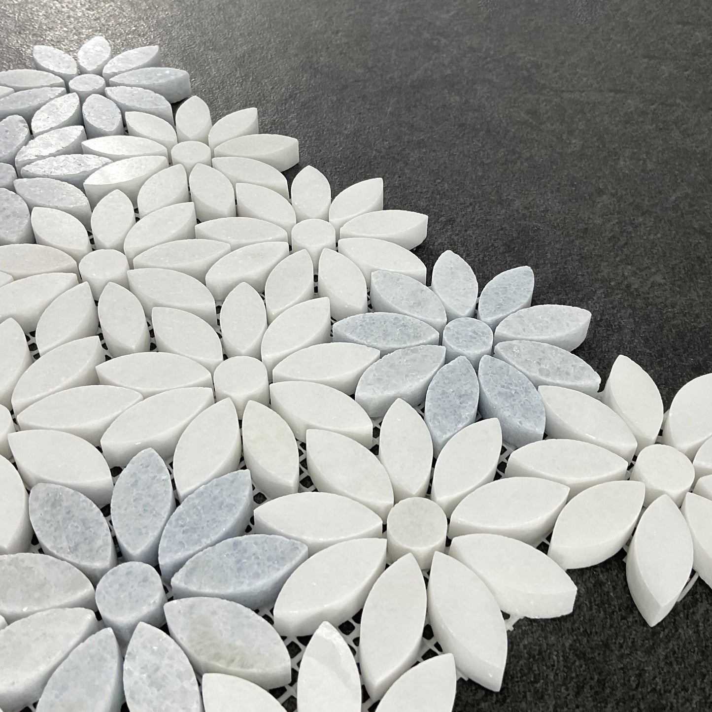 10-Pieces of Waterjet Daisy Marble Mosaic Wall Tile \u002F Floor Tile \u002F Kitchen Backsplash \u002F Bathroom Tile \u002F Shower Tile \u002F Marble Tile \u002F Home Decor (Set of 10)